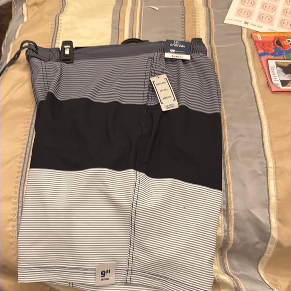 Men's Black and Gray Swim Shorts size L 36-38